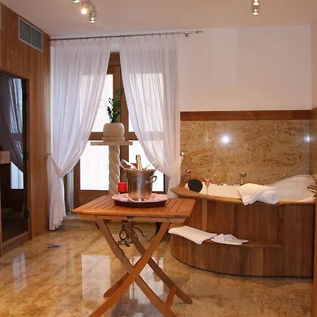 Hotel Phasiana 3*